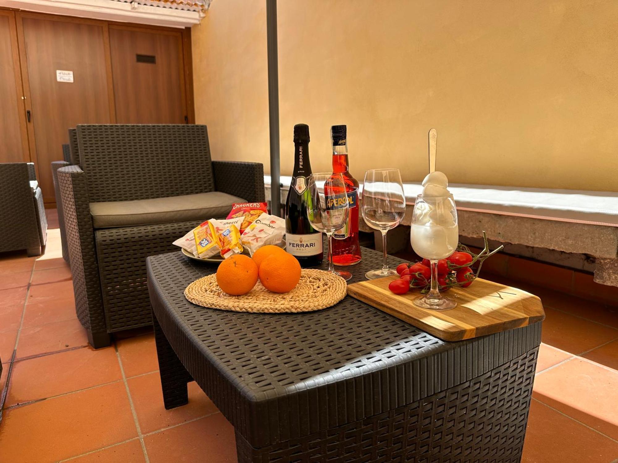 The Heart Guest House Naples Exterior photo